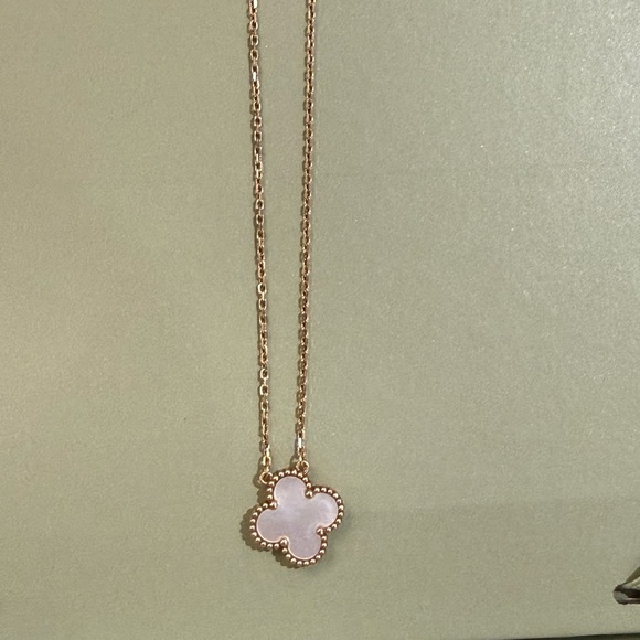 Van Cleef and Arpels Vintage Alhambra Mother of Pearl necklace - Picture 3 of 7